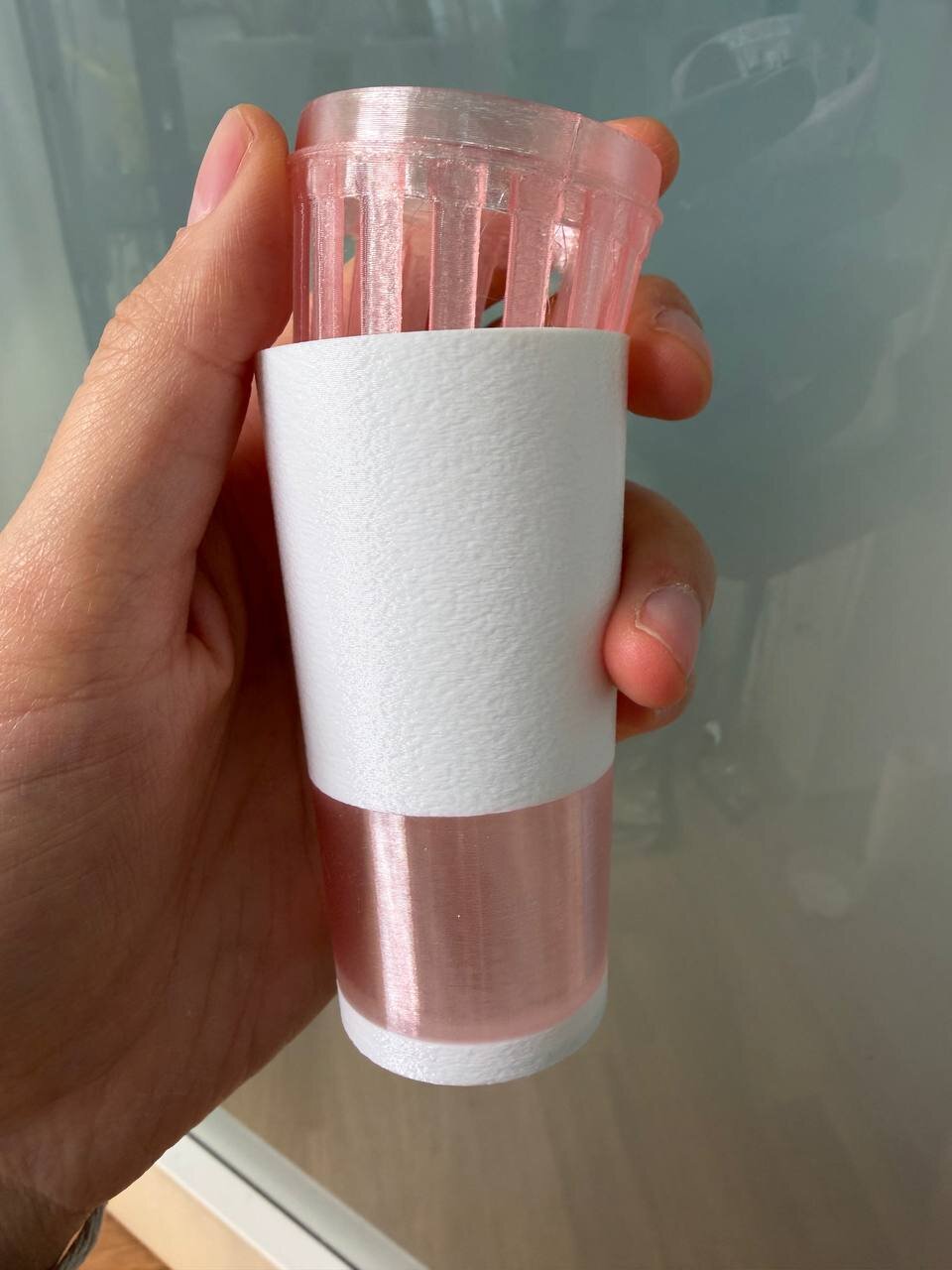 Maceta de autorriego con ventana translúcida para ver el nivel del agua